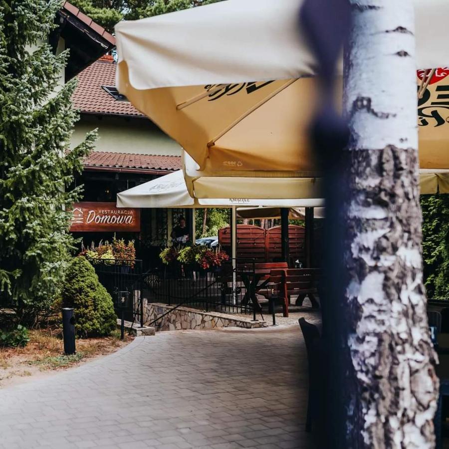 Domowa- Restauracja I Pokoje ビエレン・ザオブランスキ エクステリア 写真
