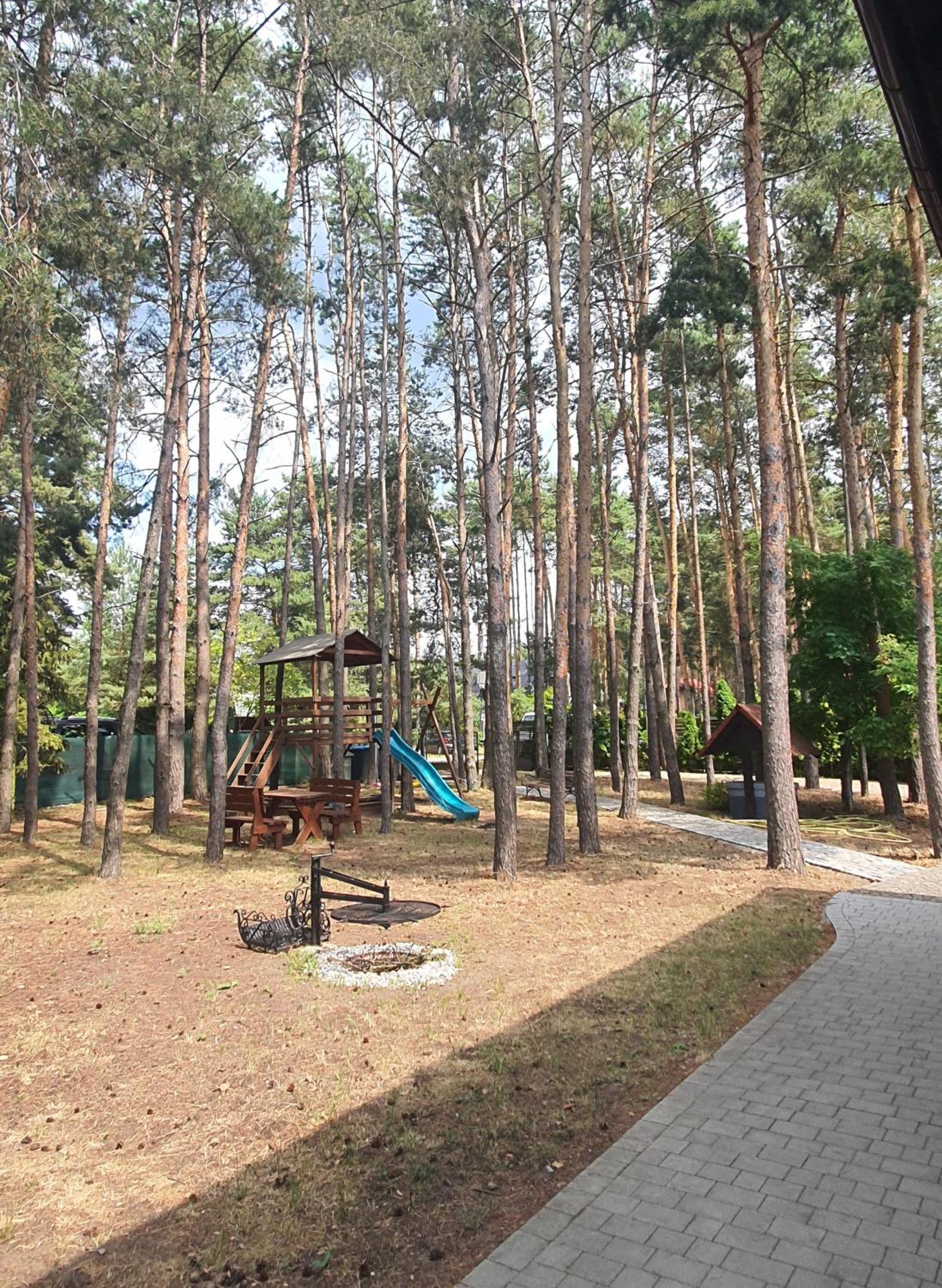 Domowa- Restauracja I Pokoje ビエレン・ザオブランスキ エクステリア 写真